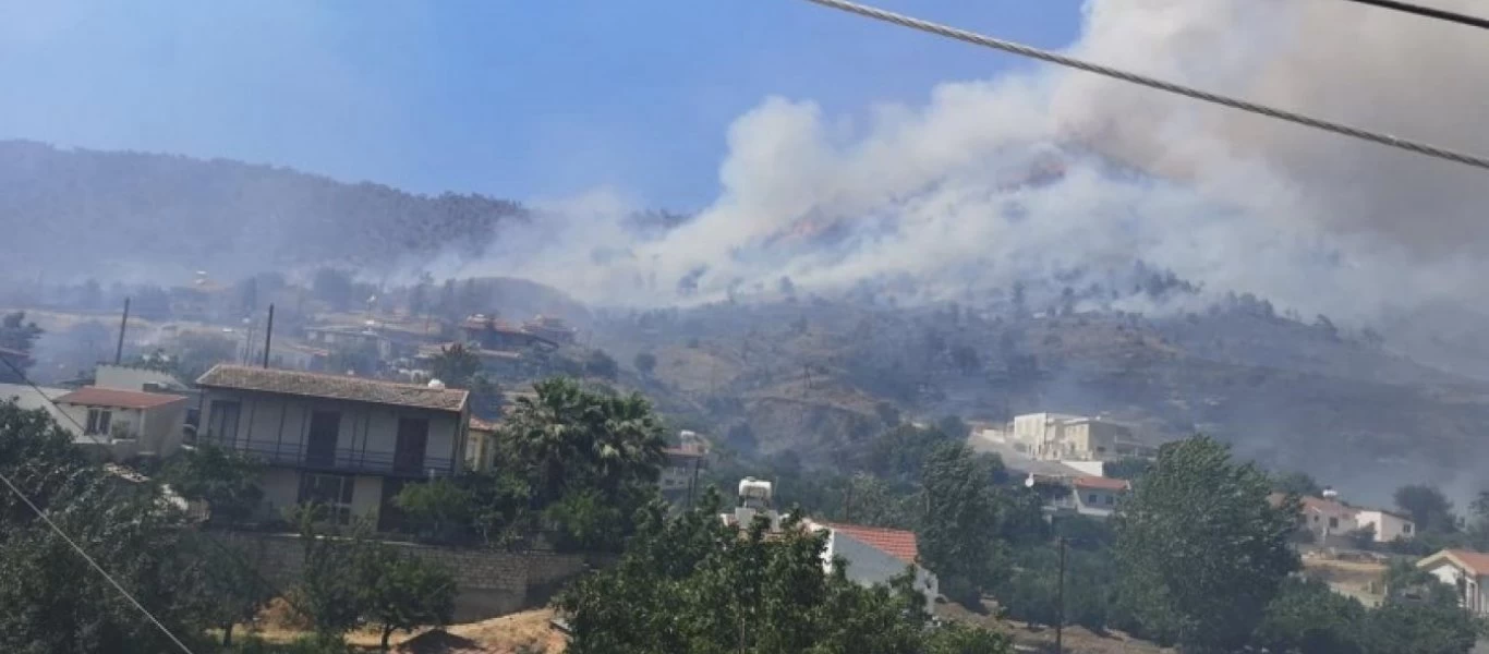 Κύπρος: Φωτιά στο Πέρα Πεδί Λεμεσού - Απειλούνται σπίτια (βίντεο)